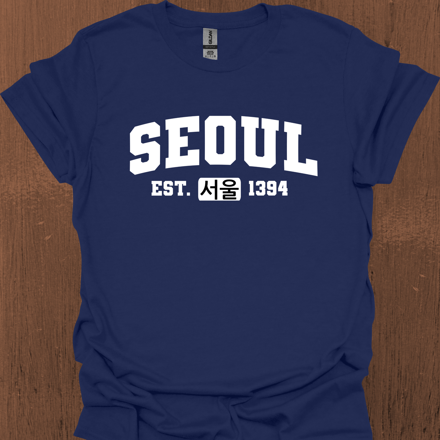 한국어 + 설립일이 적힌 서울 한국 대학 티셔츠